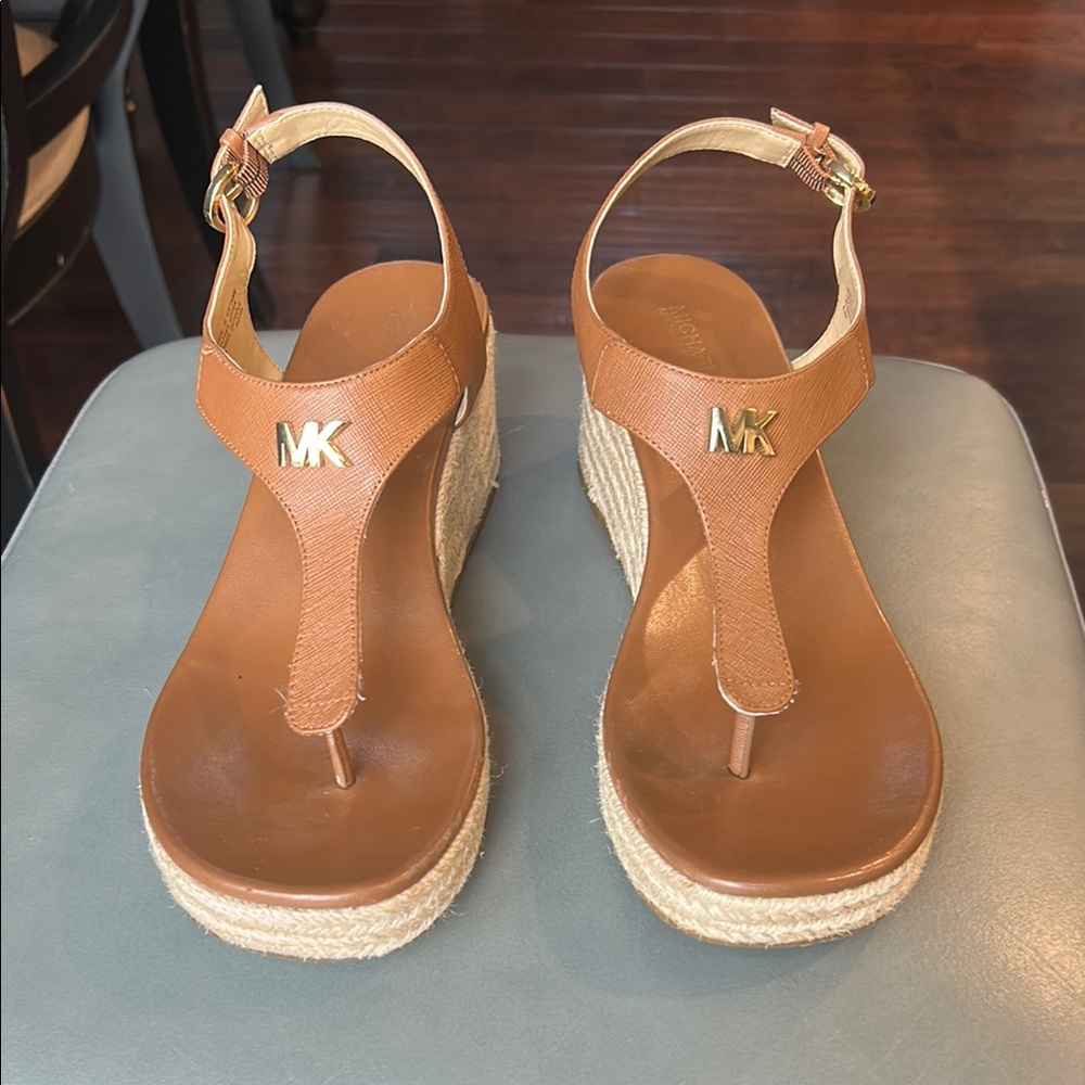 Light Tan Wedge Sandals with T-Strap Design and Gold Buckle